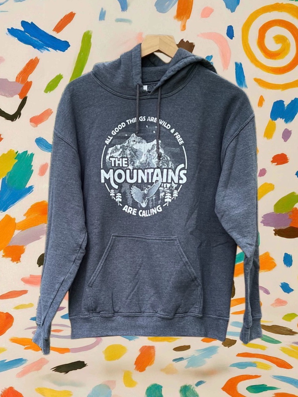 Gildan Woman’s Dark Gray Hoodie “The Mountains Are Calling” Size M